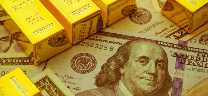 Gold Gold bars on US dollar bill banknotes