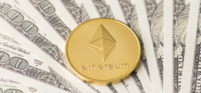 Image of a golden eth coin laying on stack of american usd banknotes