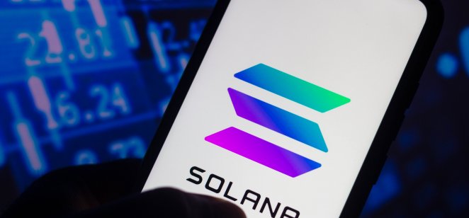 Solana (SOL) logo.