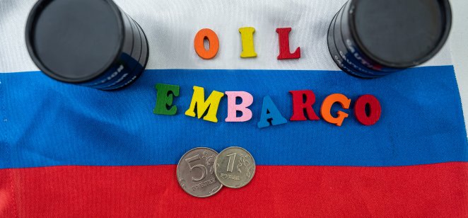 Russian flag with embargo and oil barrels