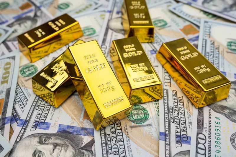 Gold Near Record Highs Ahead of US PCE Data
