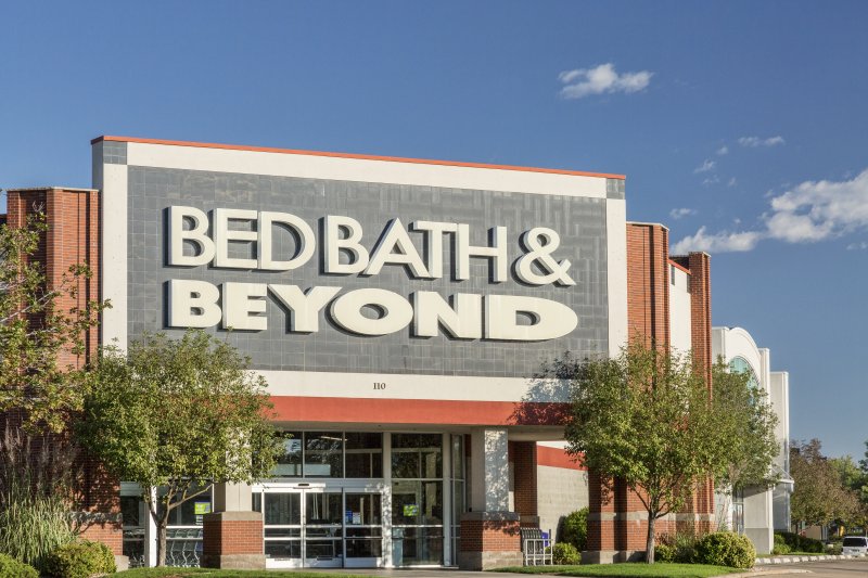 Bed Bath & Beyond shareholders Front of Bed Bath & Beyond store