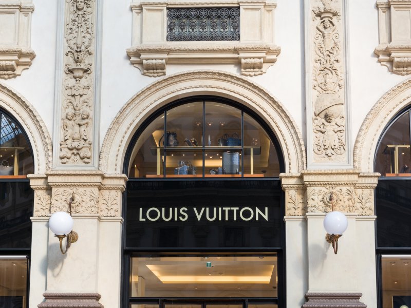 LVMH Moet Hennessy Louis Vuitton SE Stock Gives Every Indication