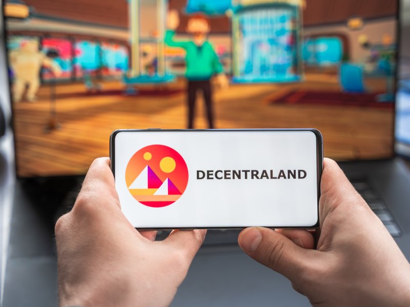 Explore Decentraland: A Blockchain-Powered Virtual World - Play To Earn  Games