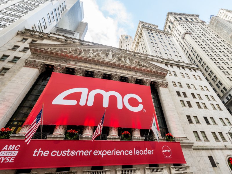 AMC stock forecast red flags all over as cash keep shrinking