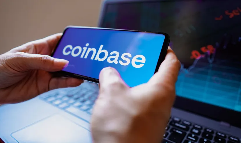 Coinbase-Logo auf einem Smartphone-Bildschirm