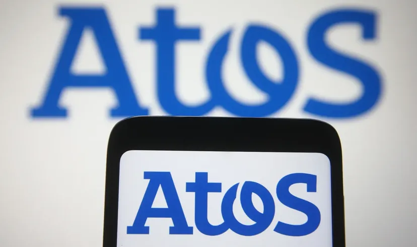 Logo Atos affiché sur un écran de smartphone avec un logo Atos flou en arrière-plan