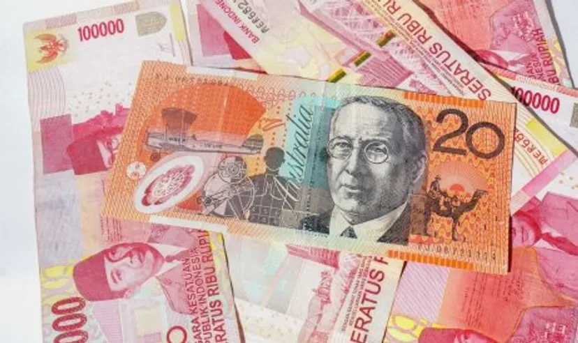 AUD/IDR forecast Australian 20-dollar banknote on top of Indonesian 100,000-rupiah banknotes