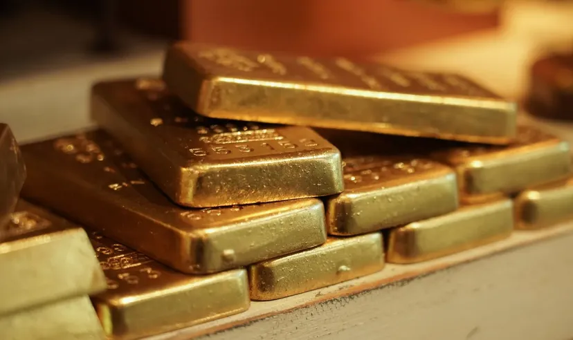 Nahaufnahme gestapelter Goldbarren
