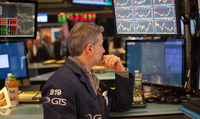 Rischio crollo dei mercati 2025: Fed, tassi e bolla AI