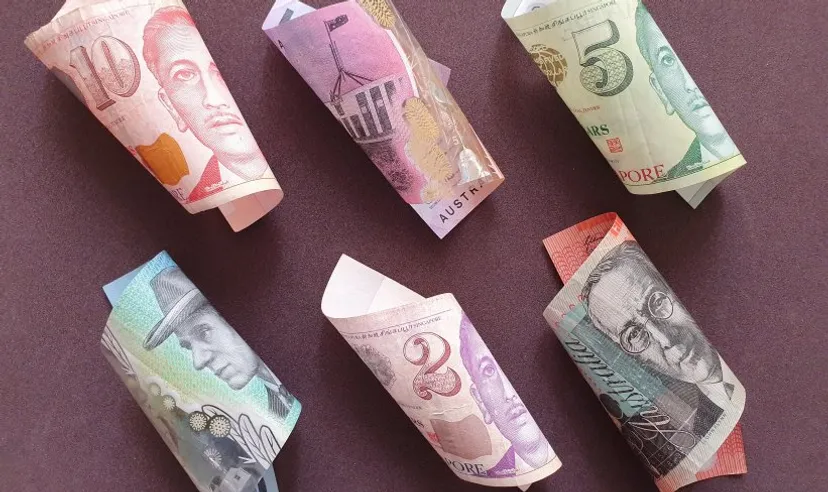 AUD/SDG forecast Singaporean banknotes and australian bills of different denominations