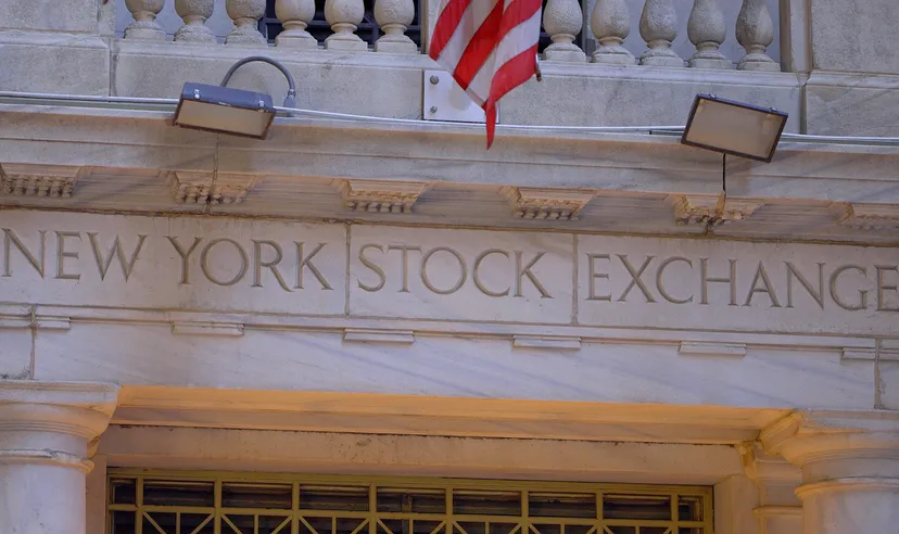 New York Stock Exchange (NYSE) a Wall Street.