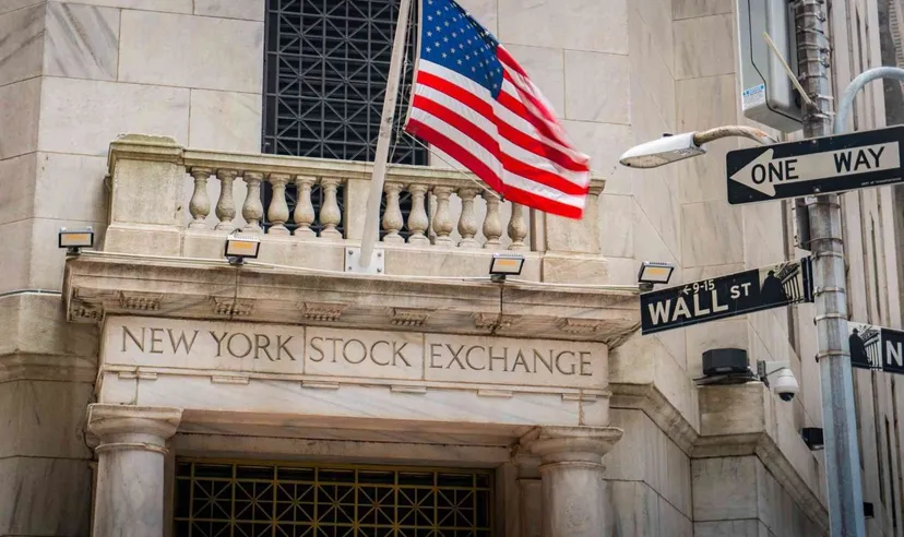 Five things traders learned this US earnings season The NYSE and the American flag